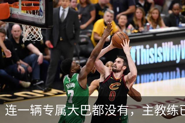 连一辆专属大巴都没有，主教练已78岁，库拉索队凭什么打进世界杯？